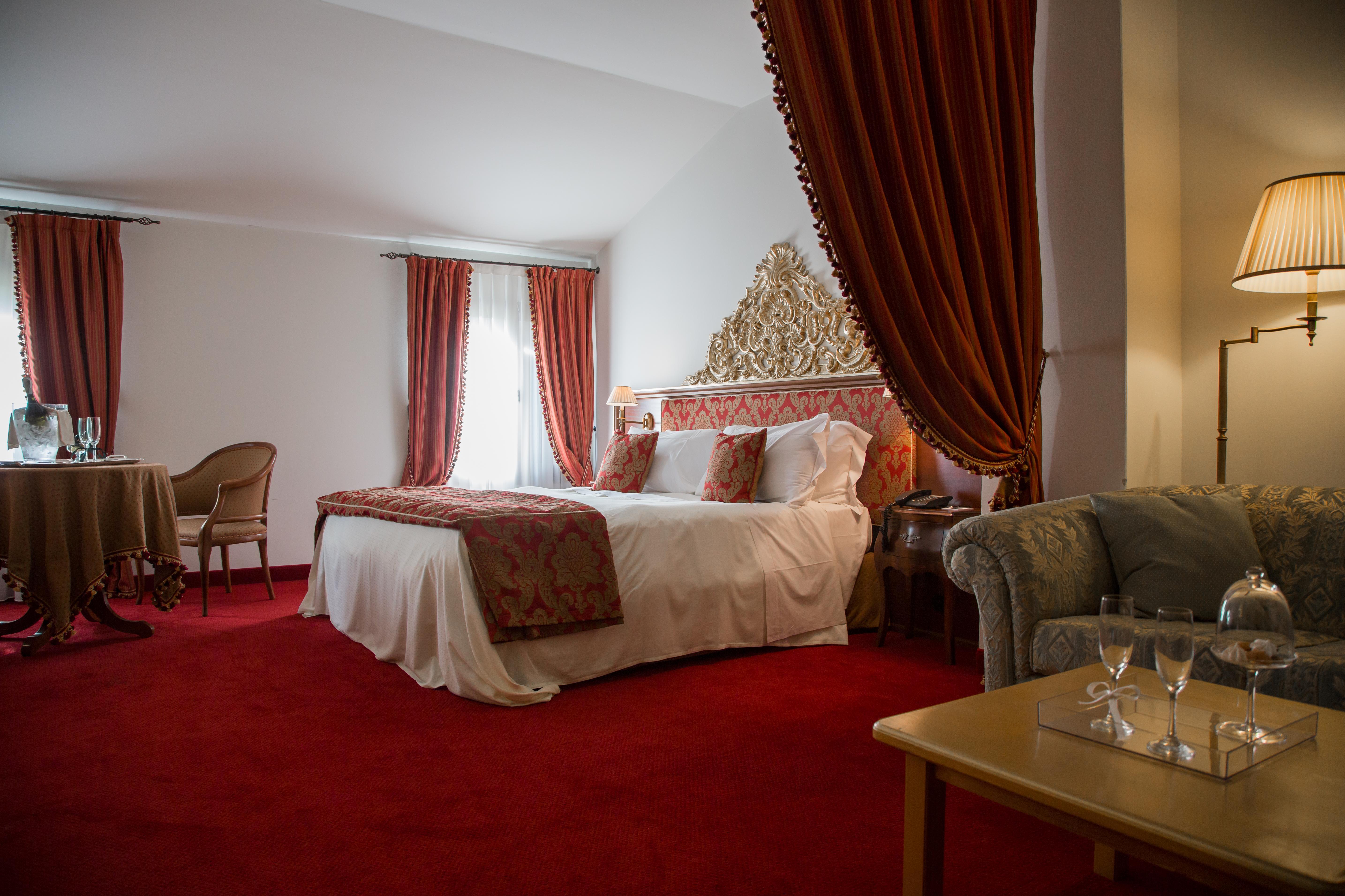 Hotel Villa Condulmer Mogliano Veneto Luaran gambar A suite at the hotel