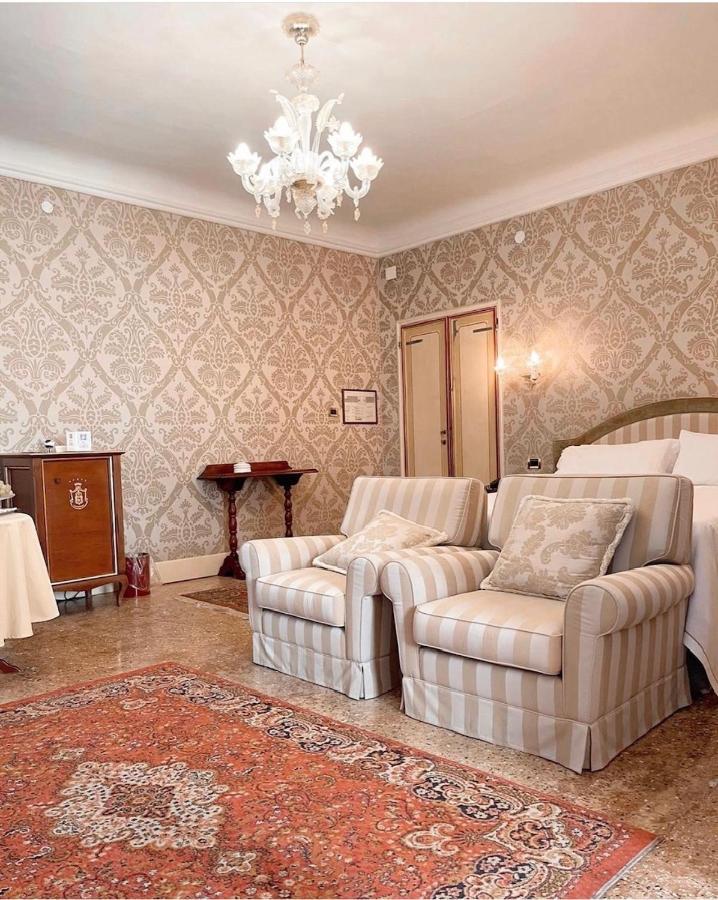 Hotel Villa Condulmer Mogliano Veneto Luaran gambar A room at the hotel