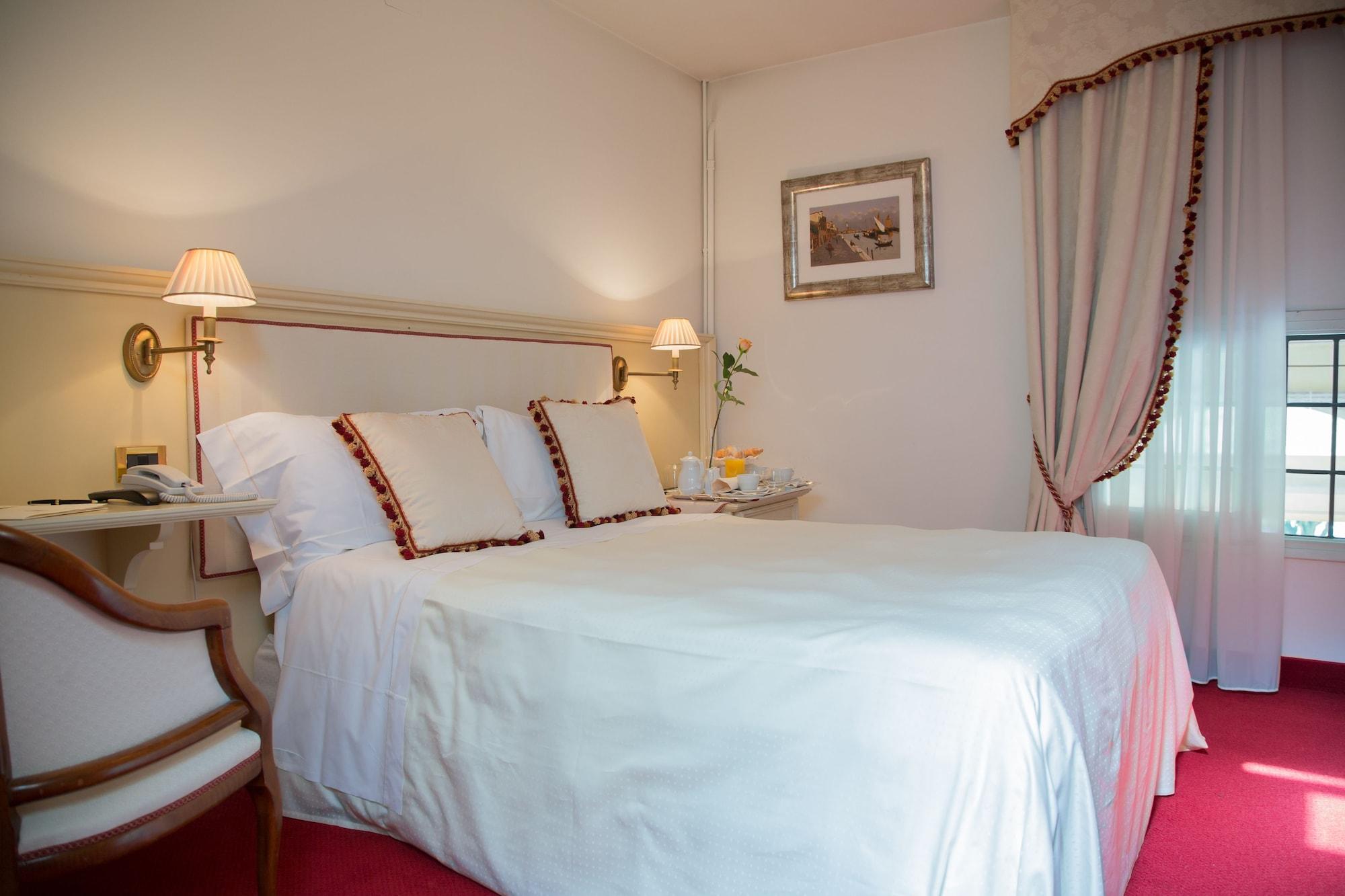 Hotel Villa Condulmer Mogliano Veneto Luaran gambar A room at the hotel