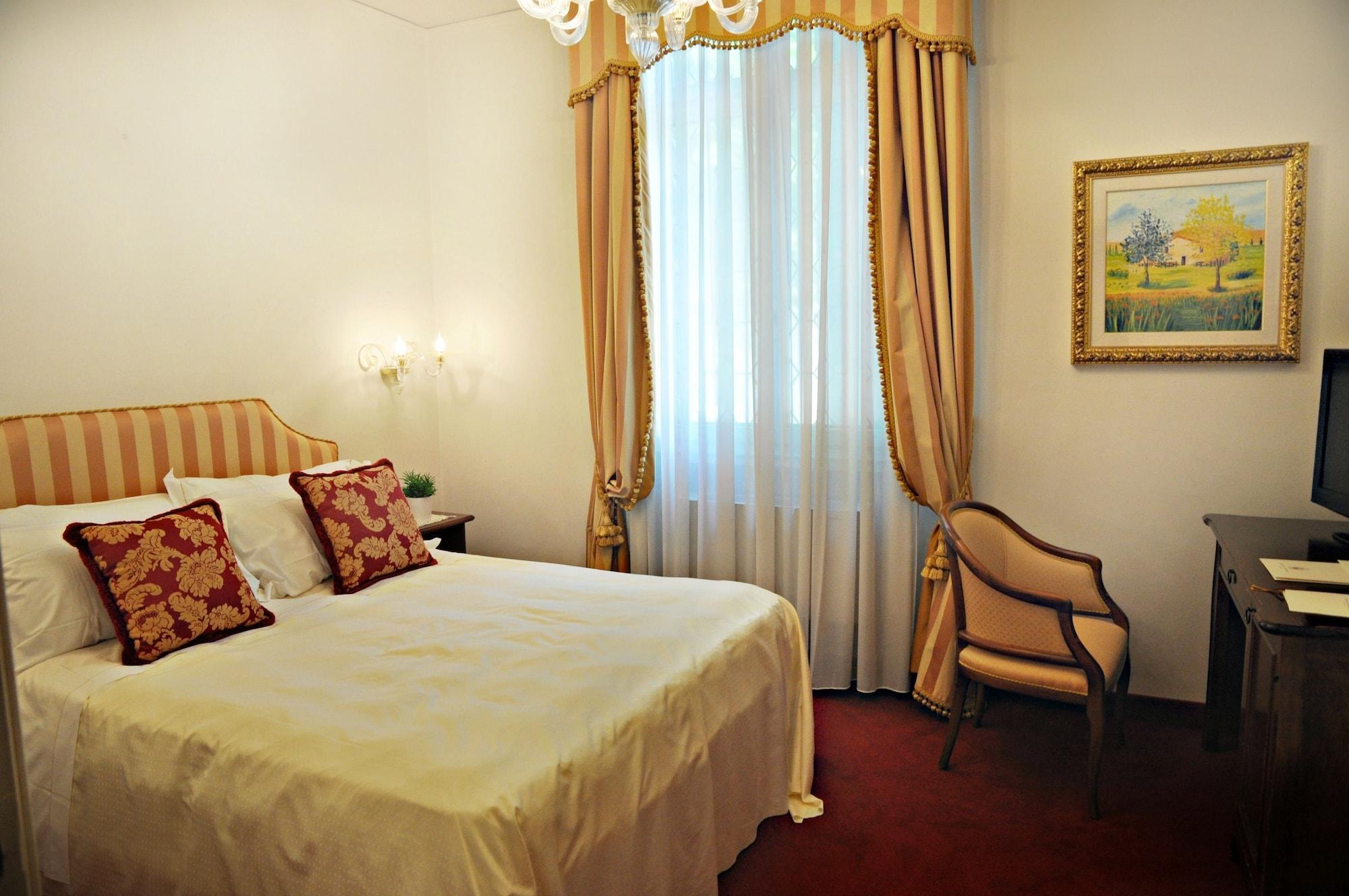Hotel Villa Condulmer Mogliano Veneto Luaran gambar A room at the hotel