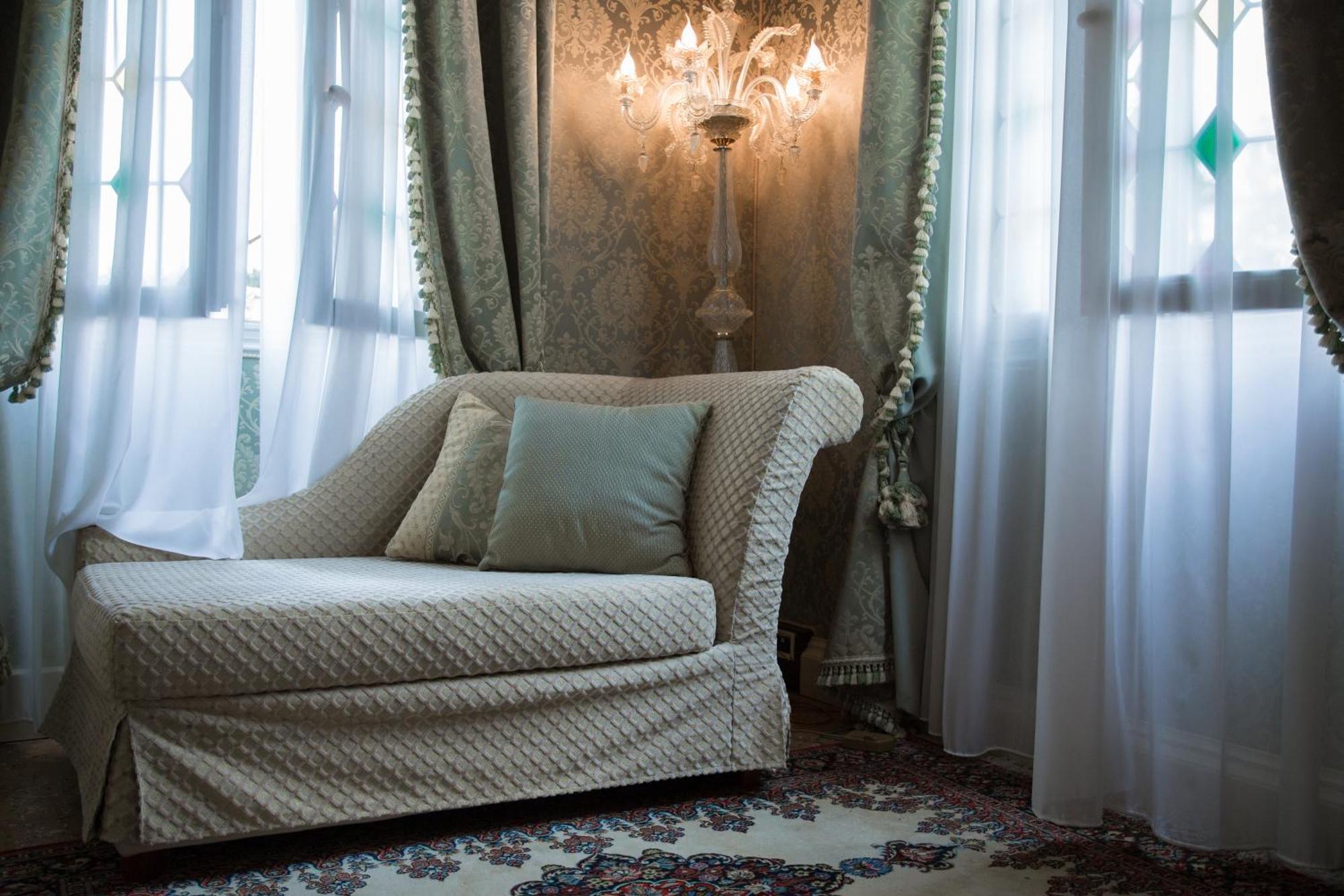 Hotel Villa Condulmer Mogliano Veneto Bilik gambar A chaise longue