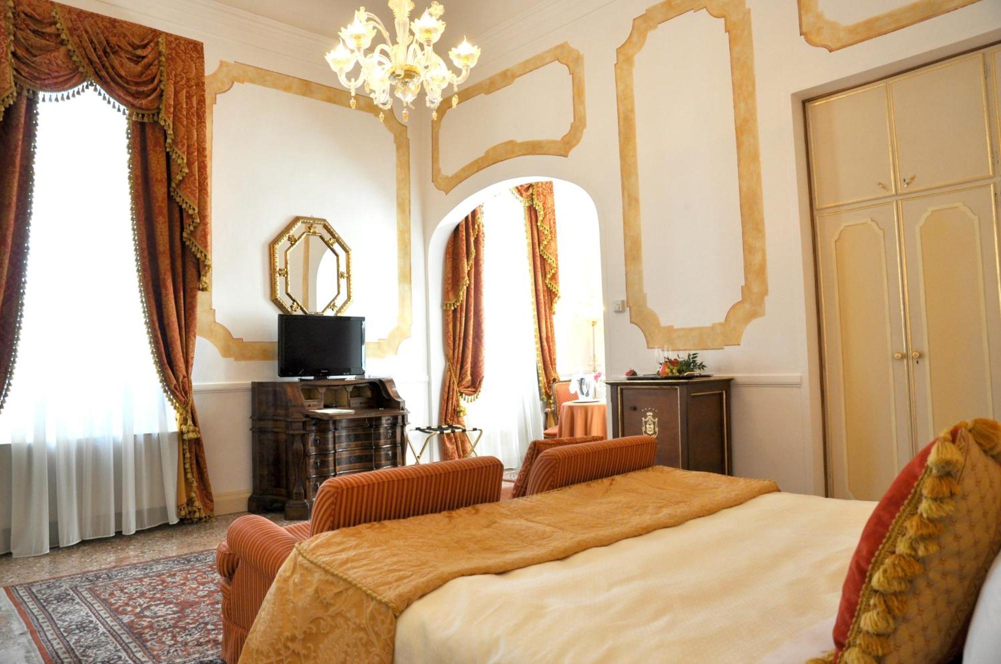 Hotel Villa Condulmer Mogliano Veneto Bilik gambar A room at the hotel