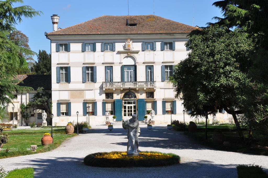 Hotel Villa Condulmer Mogliano Veneto Luaran gambar The town hall in Montferrand-en-Charollais