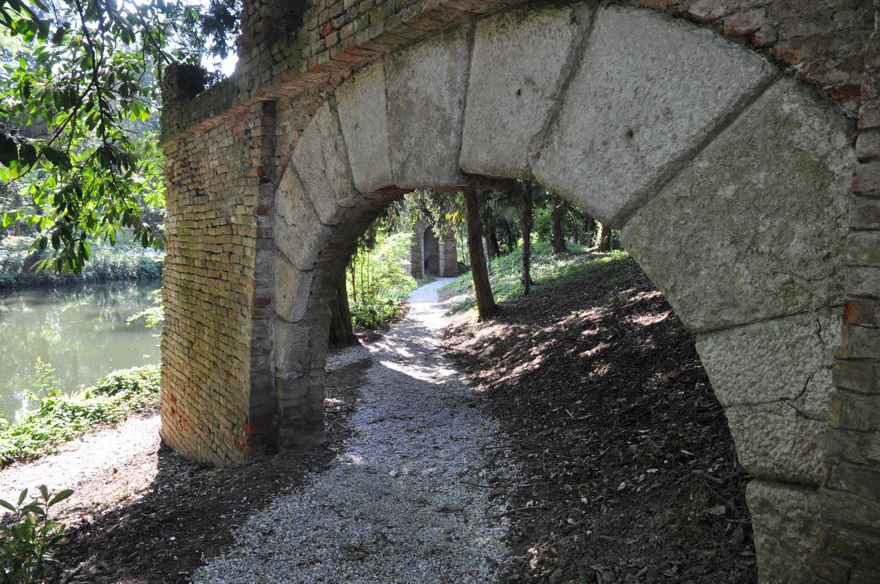 Hotel Villa Condulmer Mogliano Veneto Luaran gambar The old bridge over the river