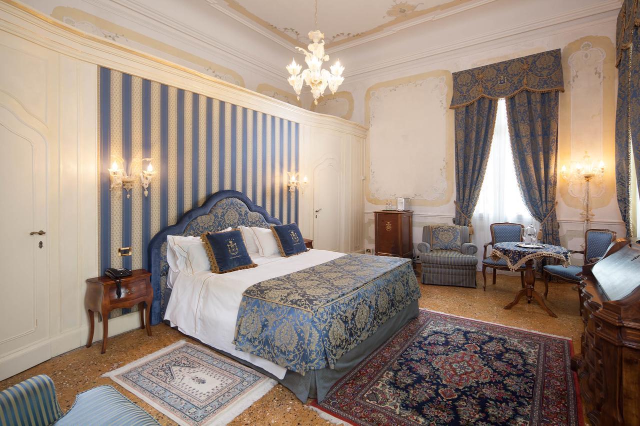 Hotel Villa Condulmer Mogliano Veneto Luaran gambar A room at the hotel
