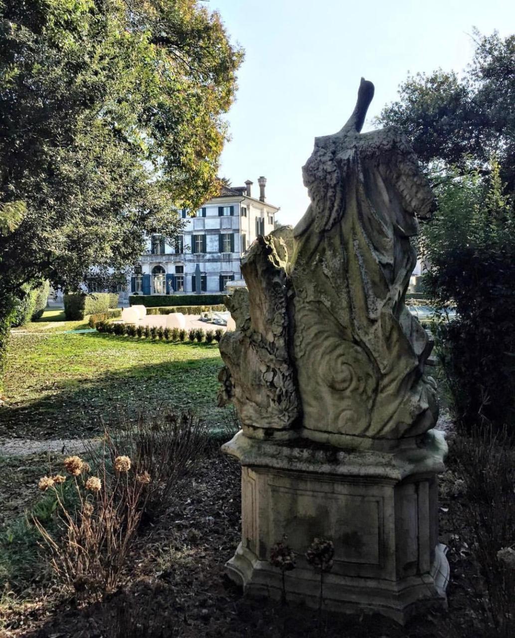 Hotel Villa Condulmer Mogliano Veneto Luaran gambar The gardens of the Villa