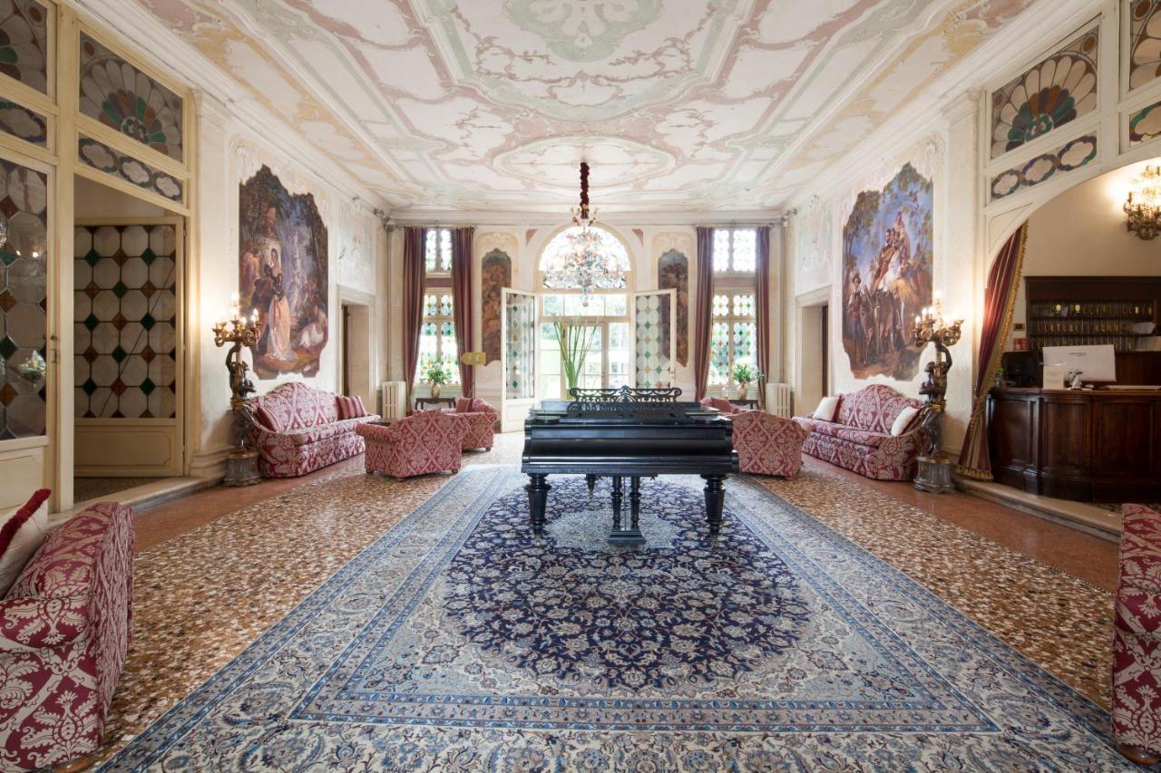 Hotel Villa Condulmer Mogliano Veneto Luaran gambar The interior of the villa